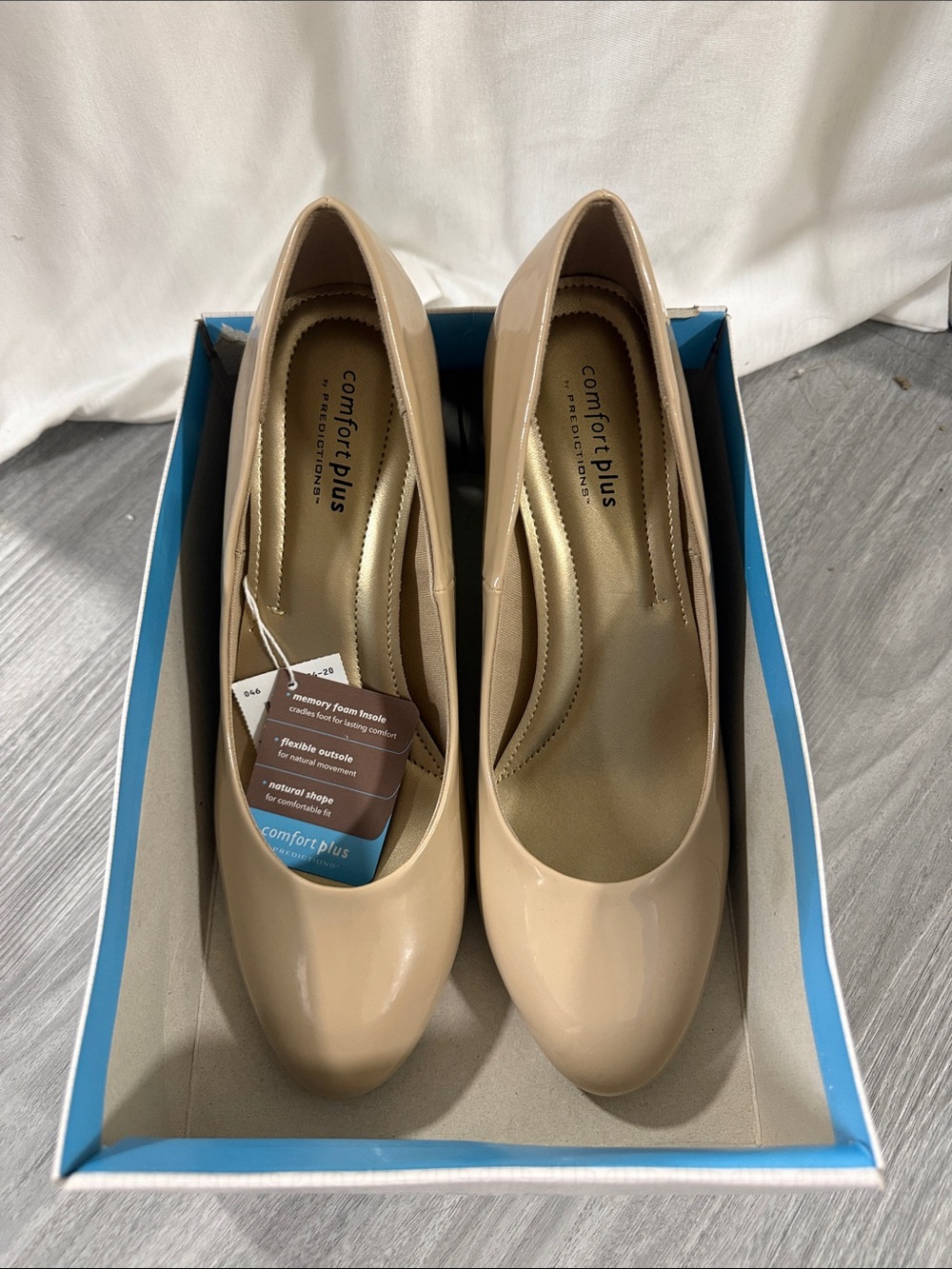 comfort plus by Predictions Beige Patent Round-Toe Pumps